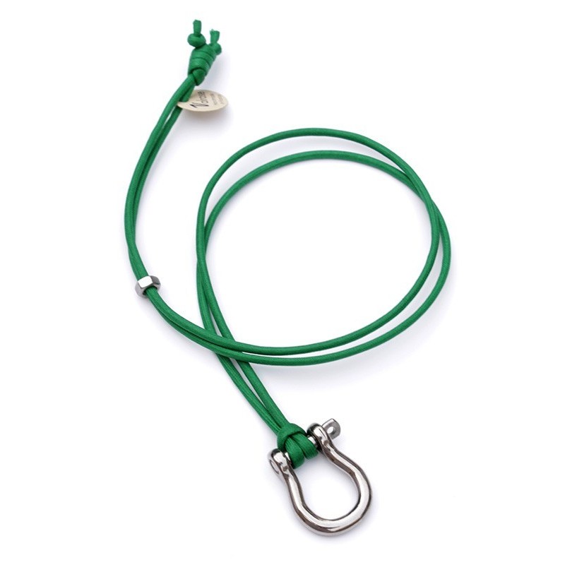 Pendentif Grande Manille sur un cordon en Coton Vert
