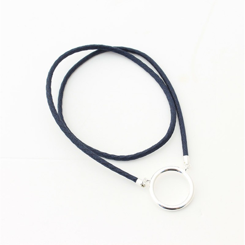 Pendentif homme Bleu marine avec grand anneau argenté