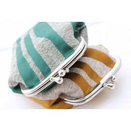 GEOMETRIC PATTERNS CLASPE PURSE