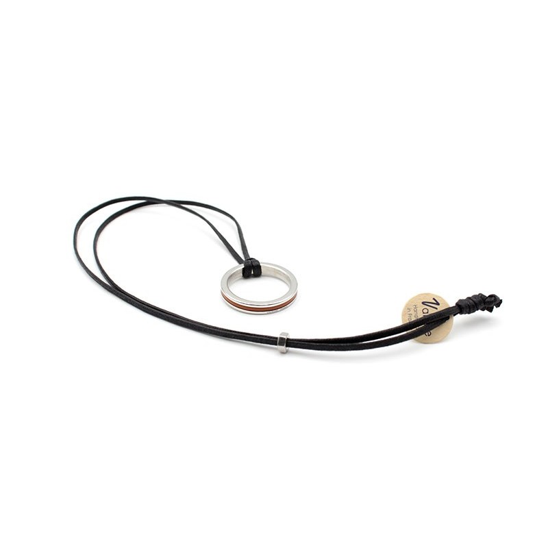 Pendentif coton avec anneau plat en inox et cuir