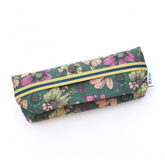 Green Jacquard case with flower pattern