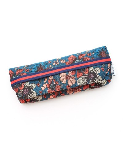 Étui en jacquard bleu avec des fleurs