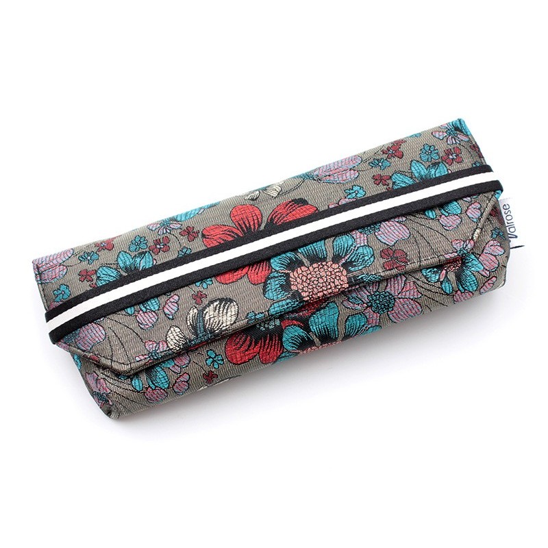 Étui en jacquard gris avec des fleurs