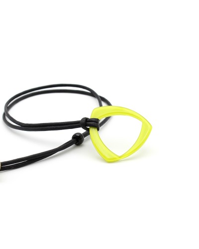 Pendentif avec anneau en acétate triangulaire Jaune sur cordon en coton