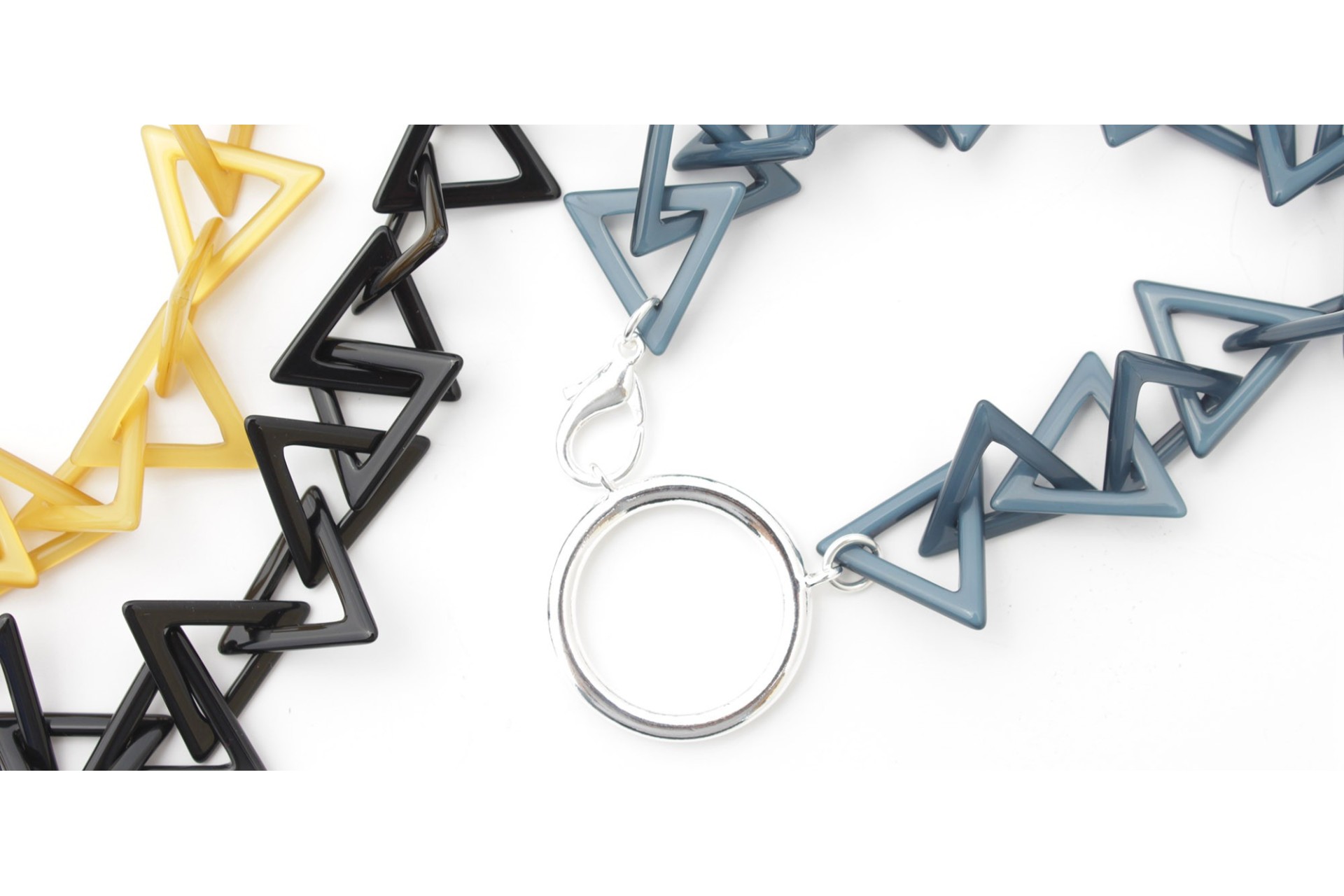 Pendentifs en acétate et métal